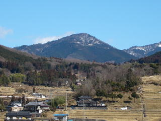 中津川市落合から望む男だる山